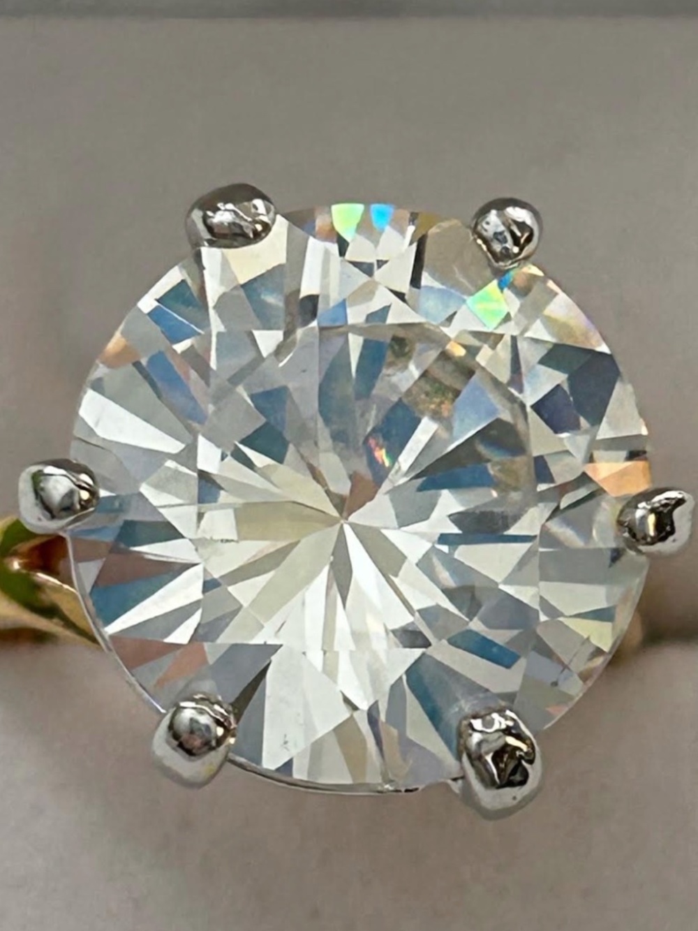 Vibrant, Sparkly Large Crystal Solitary Stone Ring Size 5 1/2
